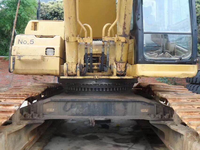 2011 Caterpillar 345BL crawler excavator, rear view of upper structure 2011 Caterpillar 345BL crawler excavator, rear view of upper structure