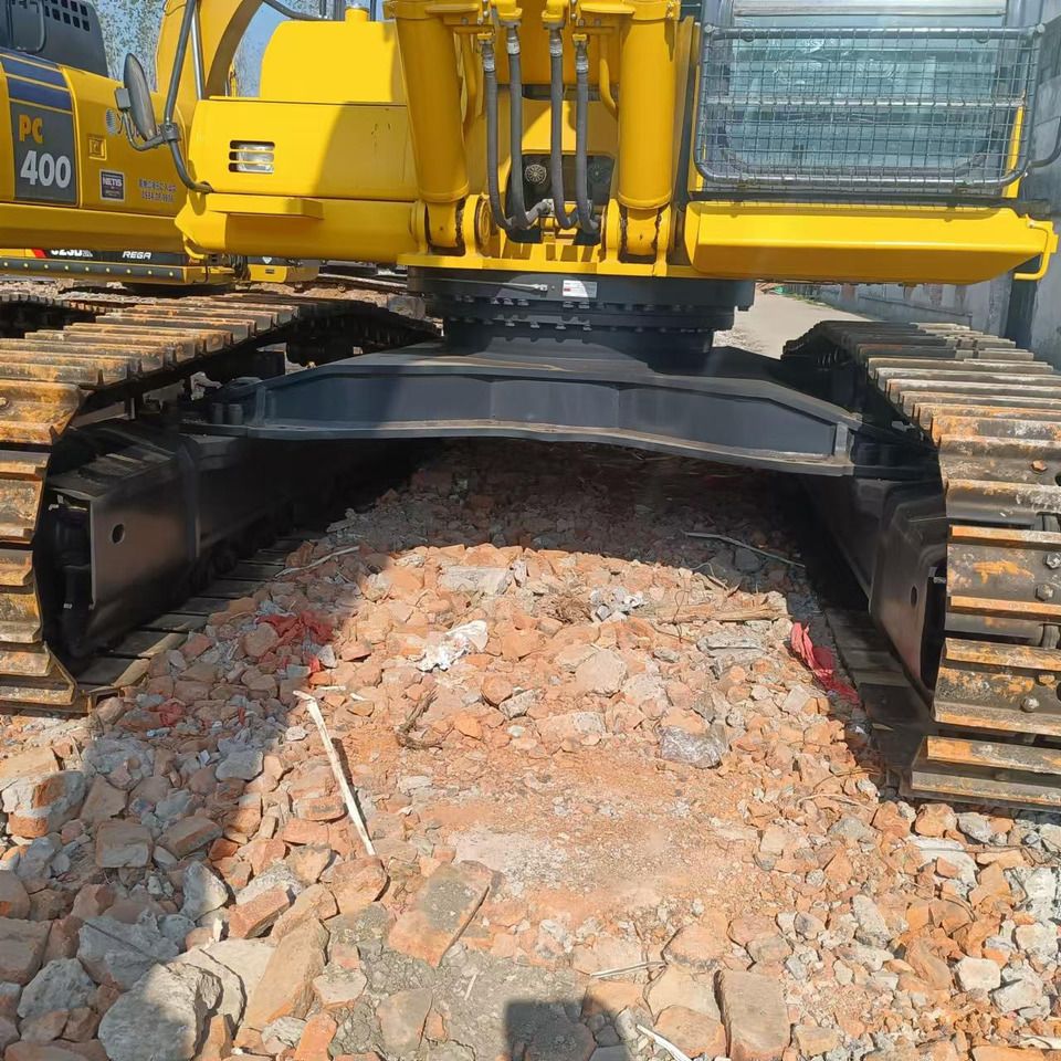 2024 Komatsu PC450-8 crawler excavator undercarriage view 2024 Komatsu PC450-8 crawler excavator undercarriage view