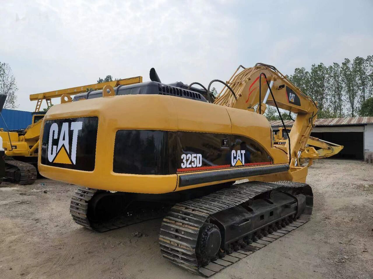 2018 Caterpillar 325D crawler excavator, rear three-quarter view 2018 Caterpillar 325D crawler excavator, rear three-quarter view
