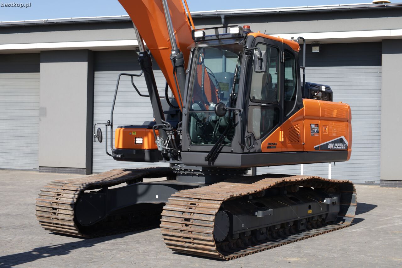 2022 Doosan DX225LC-7 crawler excavator, front three-quarter view 2022 Doosan DX225LC-7 crawler excavator, front three-quarter view