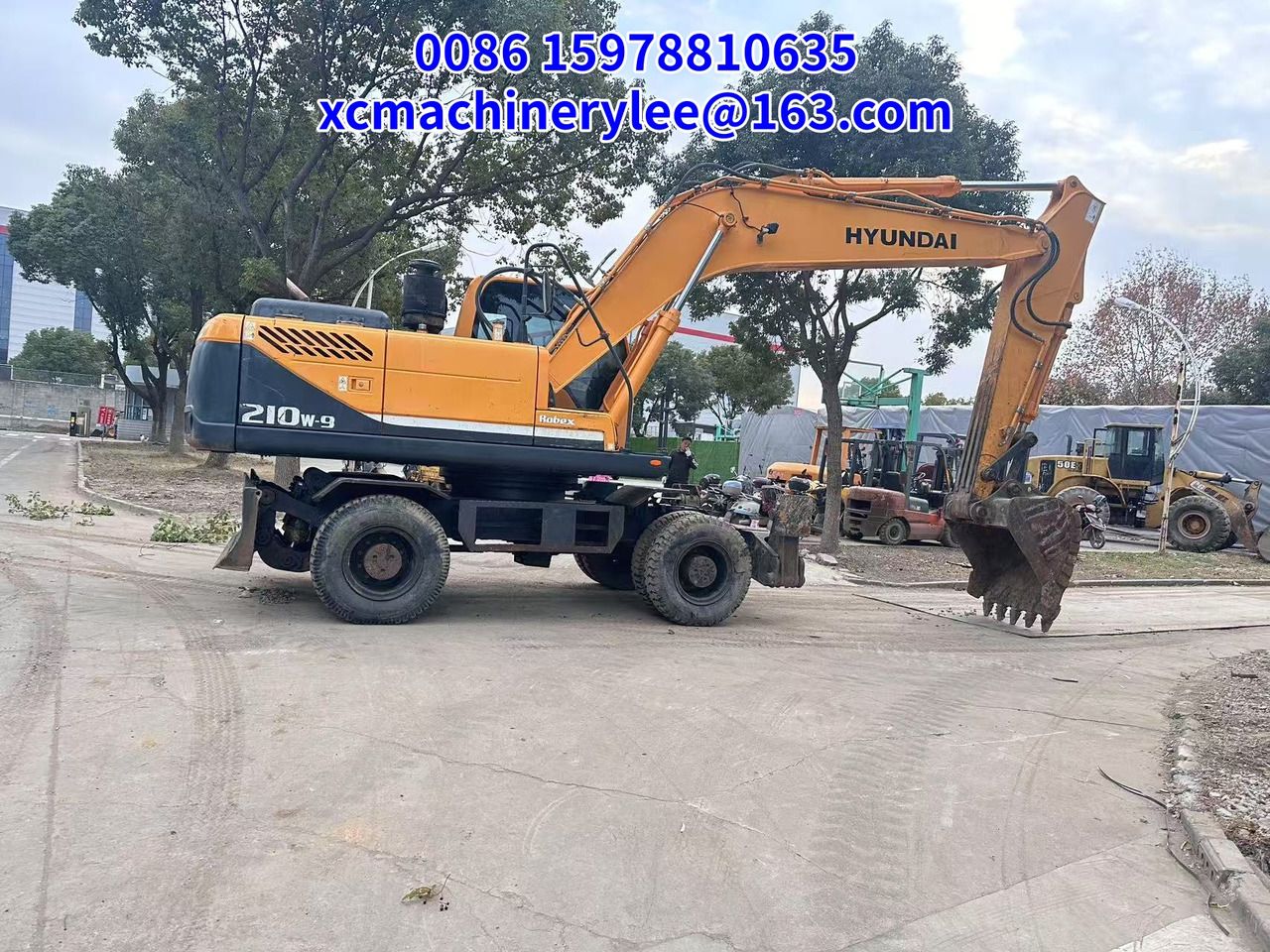 2022 Hyundai R210W-9 wheel excavator, side view 2022 Hyundai R210W-9 wheel excavator, side view