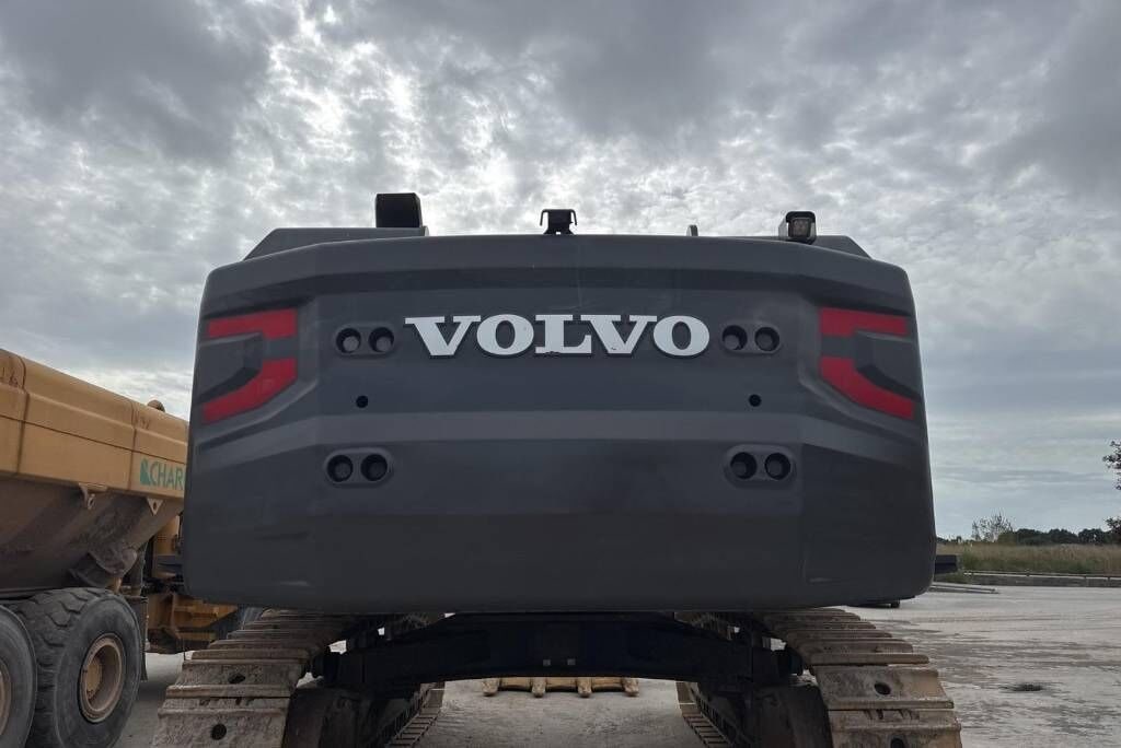 2018 Volvo EC750EL crawler excavator rear view