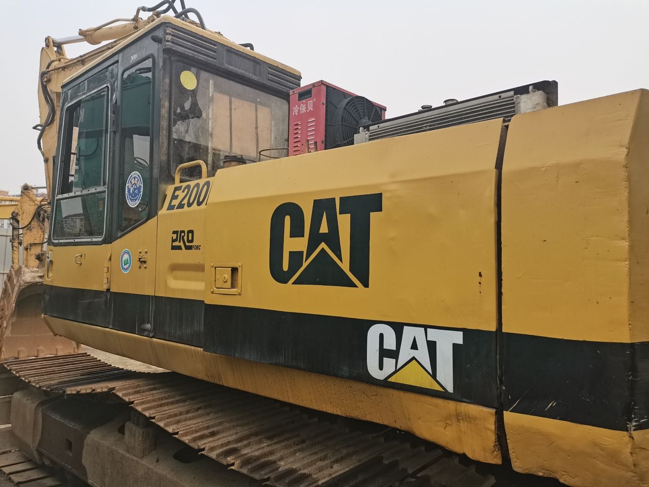 2016 Caterpillar E200 crawler excavator side view