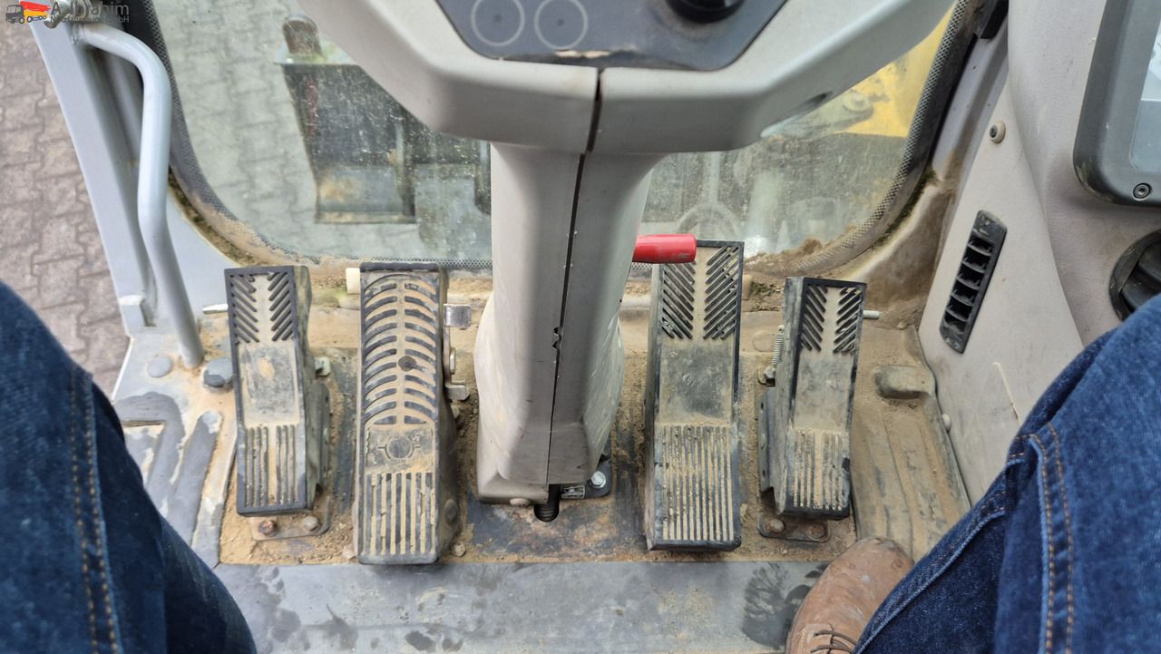2009 New Holland MH 2.6 wheel excavator interior view 2009 New Holland MH 2.6 wheel excavator interior view