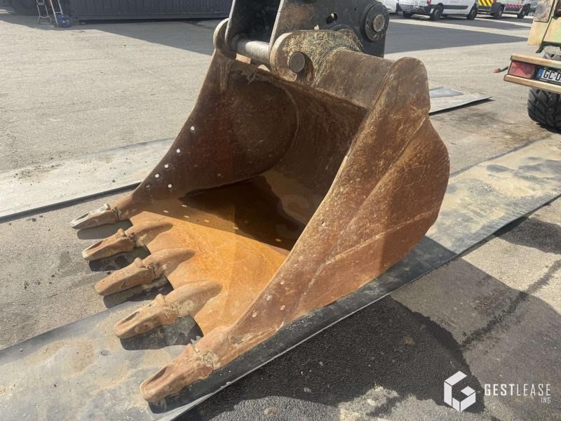 2018 Caterpillar 326FLN excavator bucket attachment