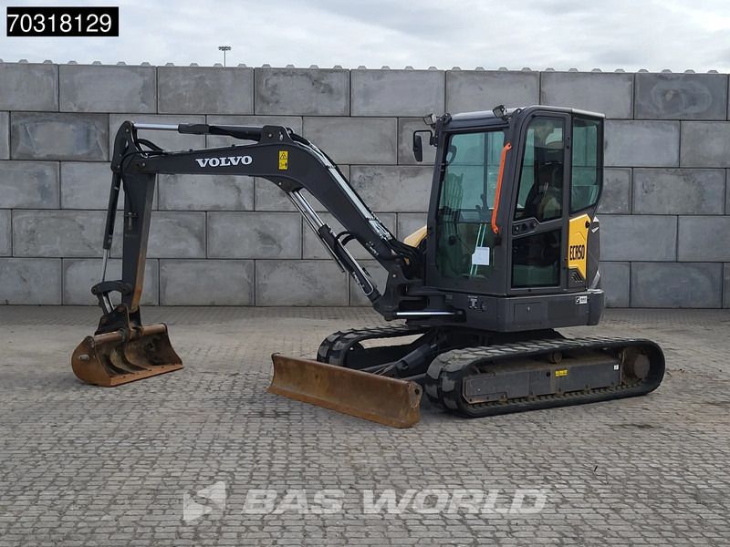 2021 Volvo ECR50F mini excavator, side view 2021 Volvo ECR50F mini excavator, side view