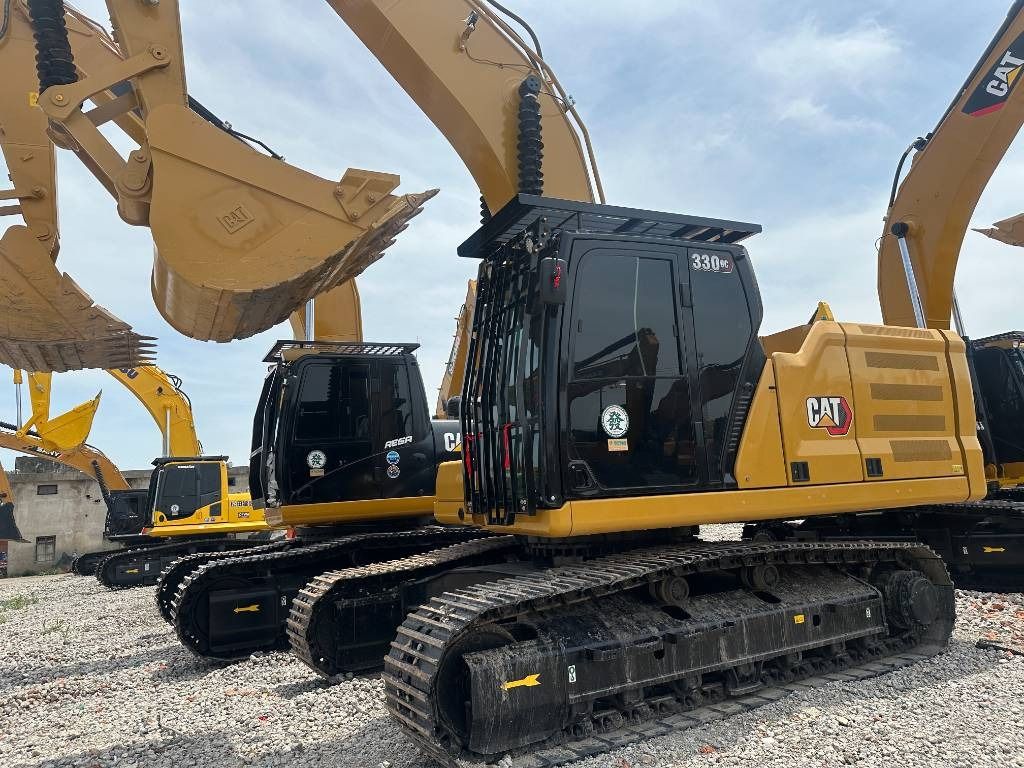 2025 Caterpillar 330 GC crawler excavator, side profile view 2025 Caterpillar 330 GC crawler excavator, side profile view