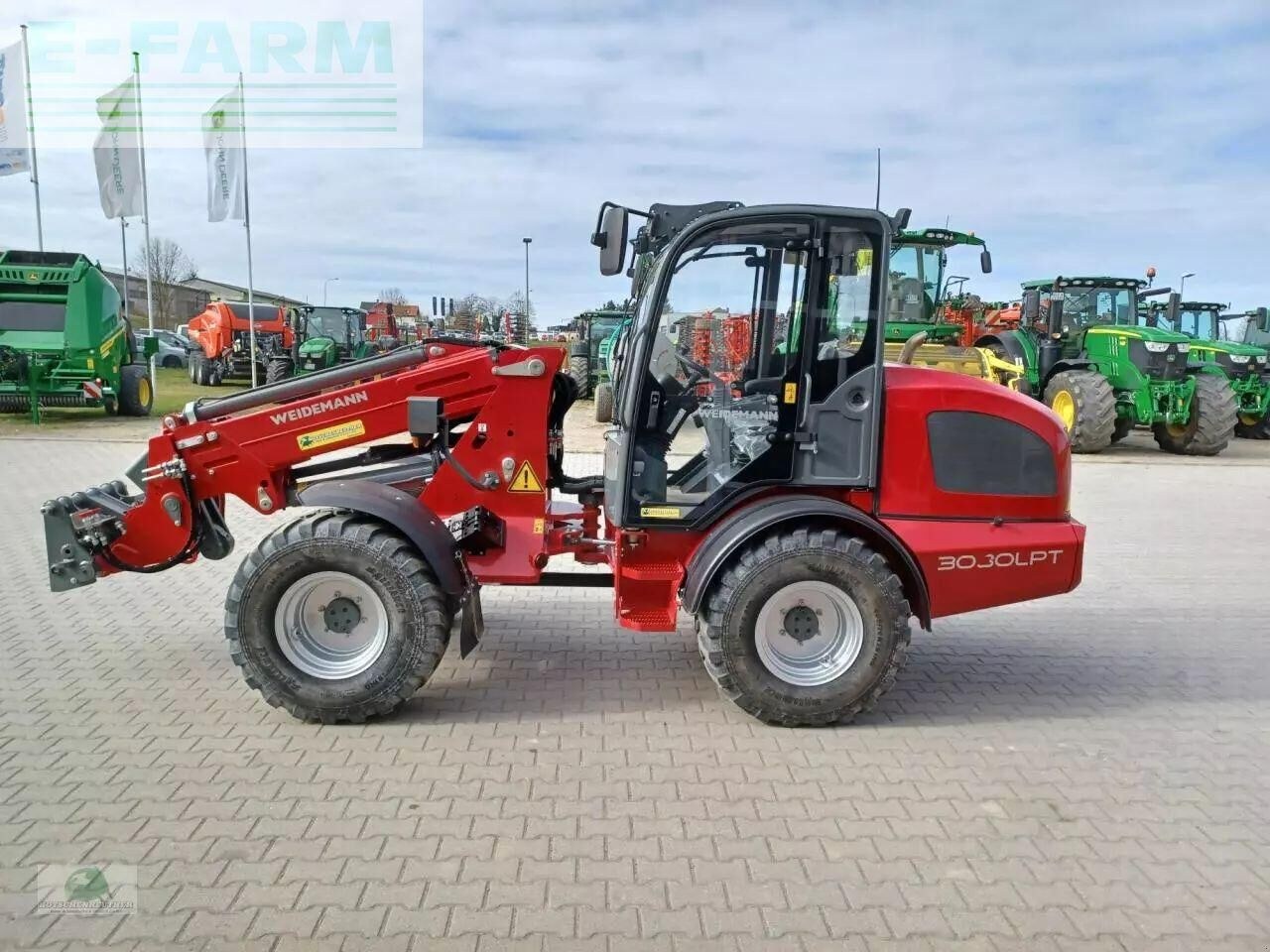 2024 Weidemann 3080LPT mini excavator, side view 2024 Weidemann 3080LPT mini excavator, side view