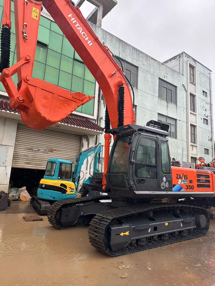 2023 Hitachi Zaxis 350 crawler excavator, side view 2023 Hitachi Zaxis 350 crawler excavator, side view