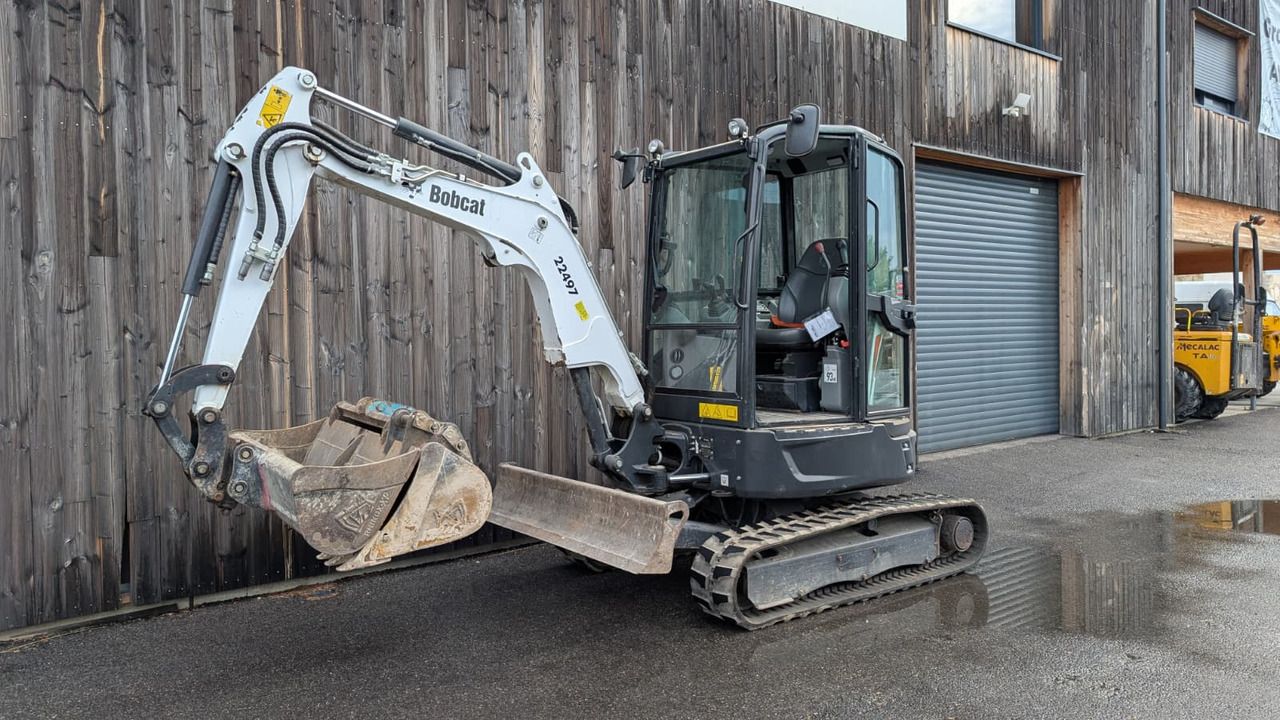 2022 Bobcat E26 mini excavator, side view 2022 Bobcat E26 mini excavator, side view