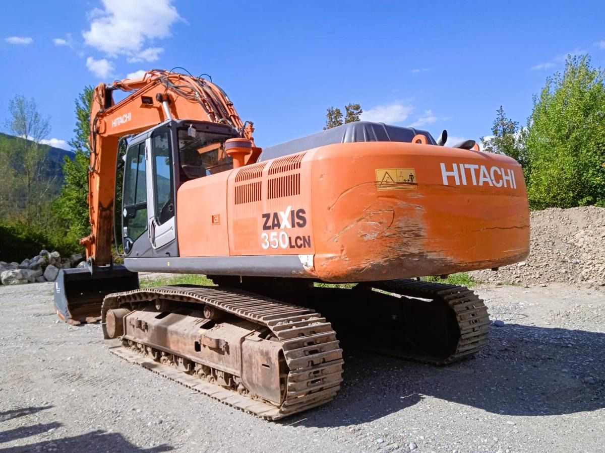 2011 Hitachi Zaxis 350LCN crawler excavator, rear three-quarter view 2011 Hitachi Zaxis 350LCN crawler excavator, rear three-quarter view