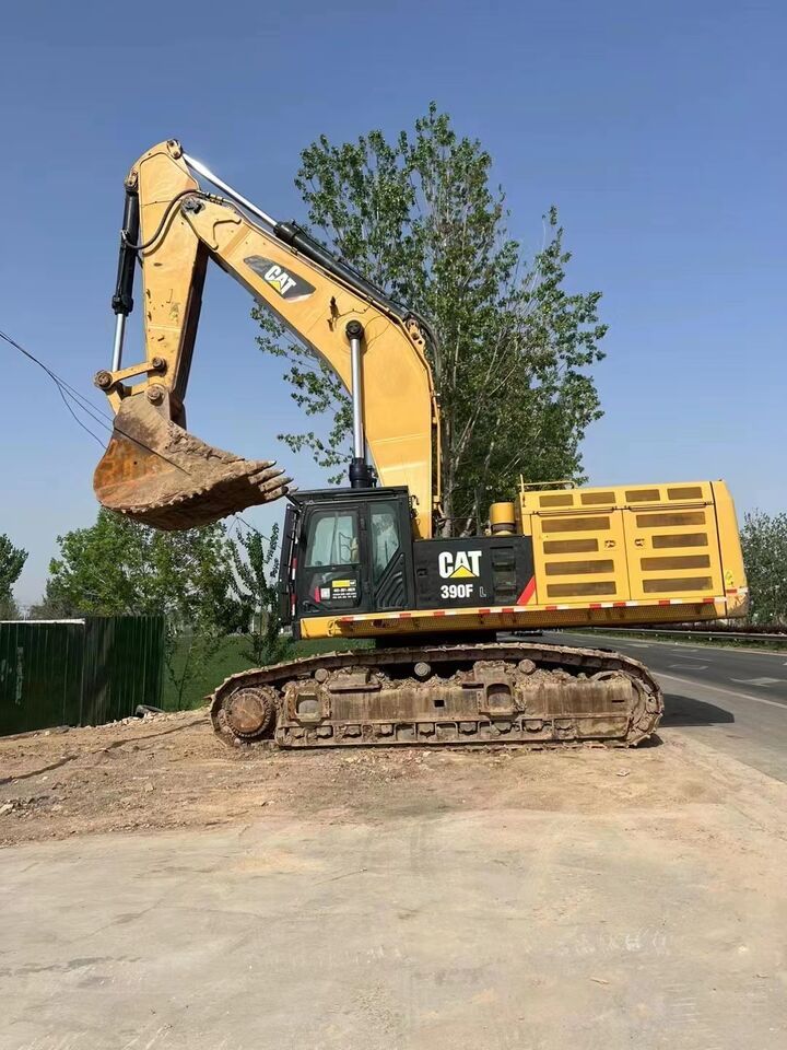 2024 Caterpillar 390FL crawler excavator side view 2024 Caterpillar 390FL crawler excavator side view