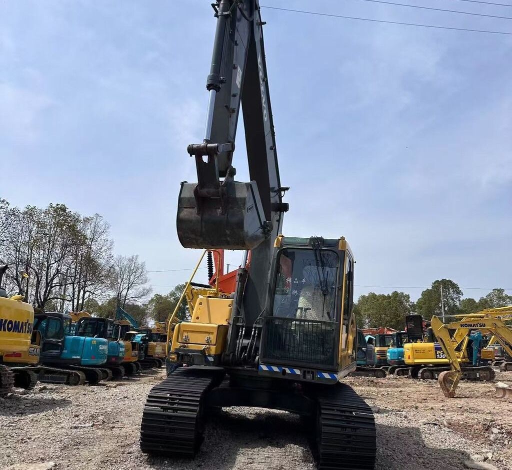 2020 Volvo EC140D crawler excavator, front view 2020 Volvo EC140D crawler excavator, front view