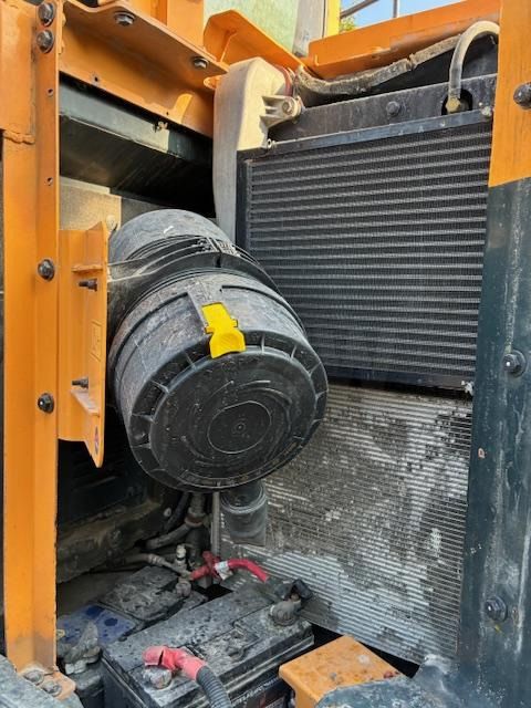 2014 Hyundai R145LCR-9A engine compartment detail
