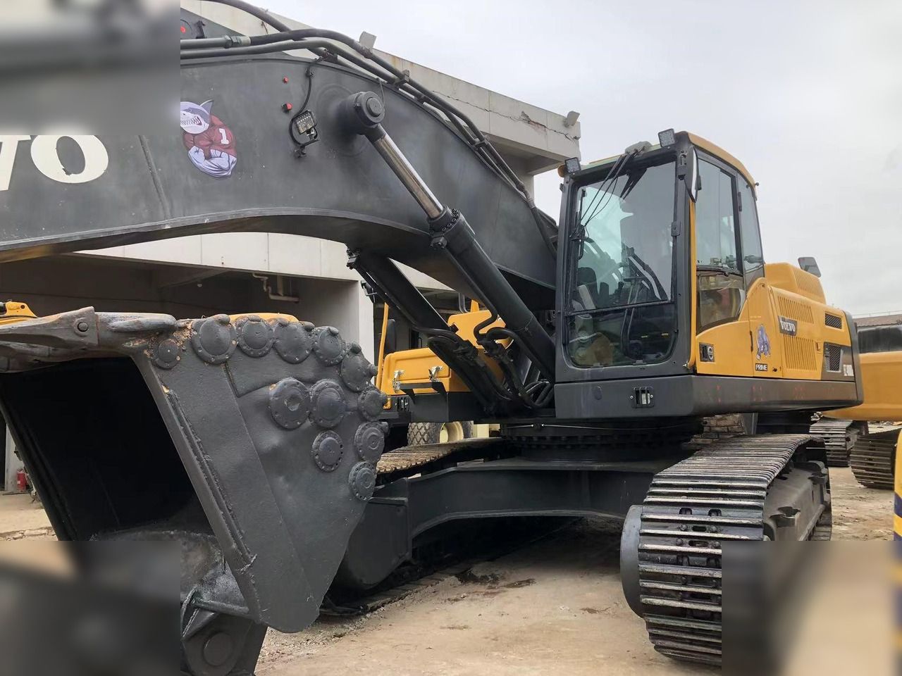 2020 Volvo EC480DL crawler excavator, side view 2020 Volvo EC480DL crawler excavator, side view