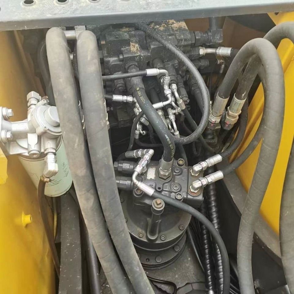 2024 Volvo EC140 crawler excavator hydraulic compartment view 2024 Volvo EC140 crawler excavator hydraulic compartment view