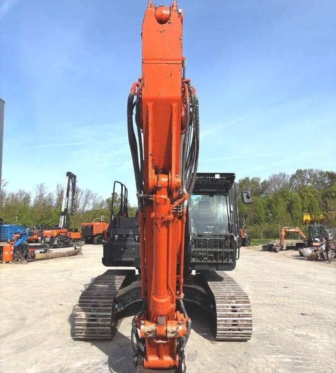 2021 Hitachi ZX250 LCN-7 crawler excavator, front view of boom 2021 Hitachi ZX250 LCN-7 crawler excavator, front view of boom