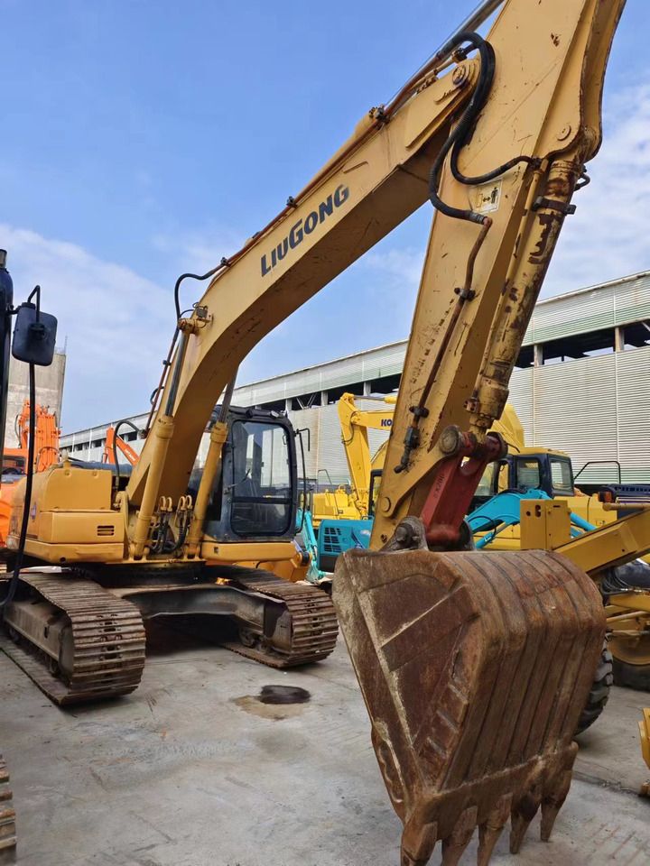 2018 LiuGong 920D crawler excavator, front three-quarter view