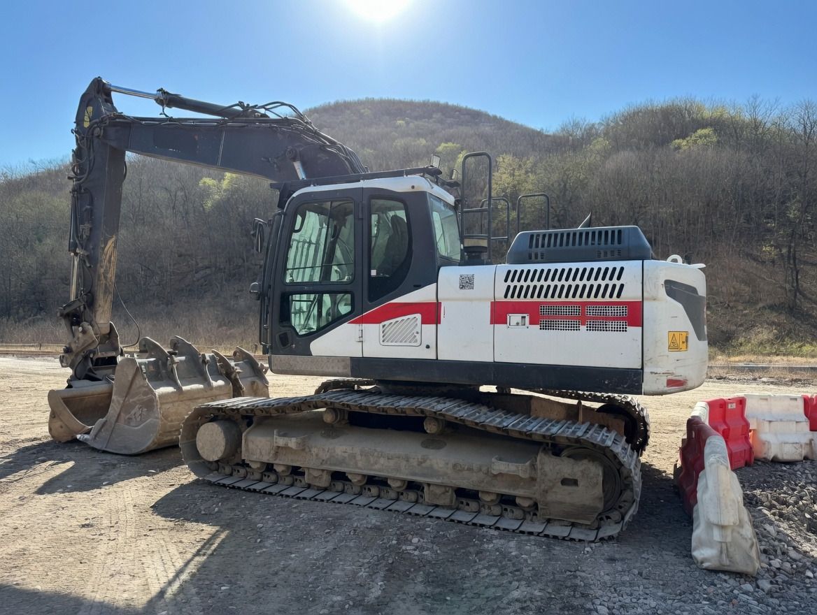 2018 Doosan DX235 LC 5 crawler excavator, side view