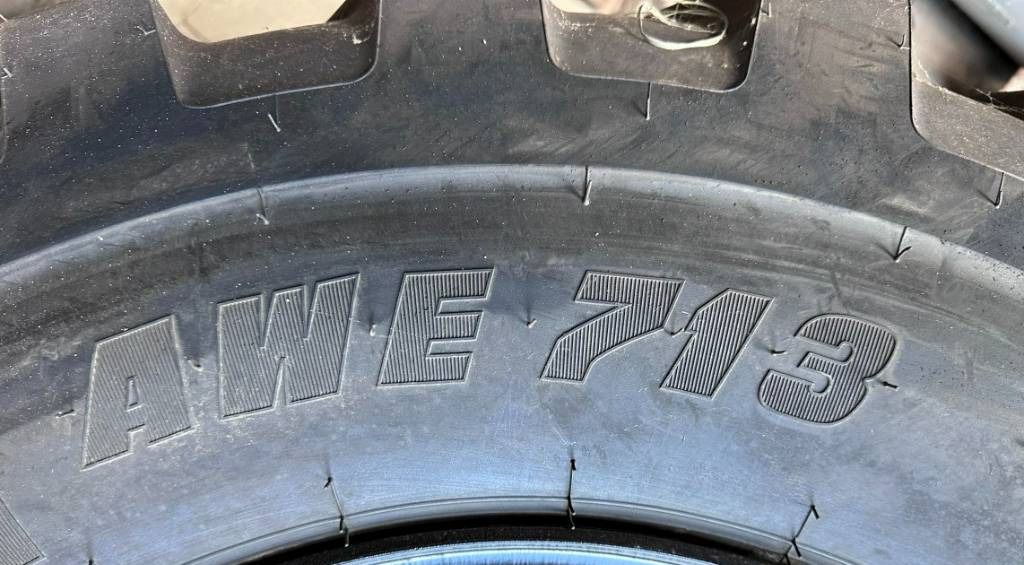 2024 Apollo AWE 713 wheel excavator tire detail