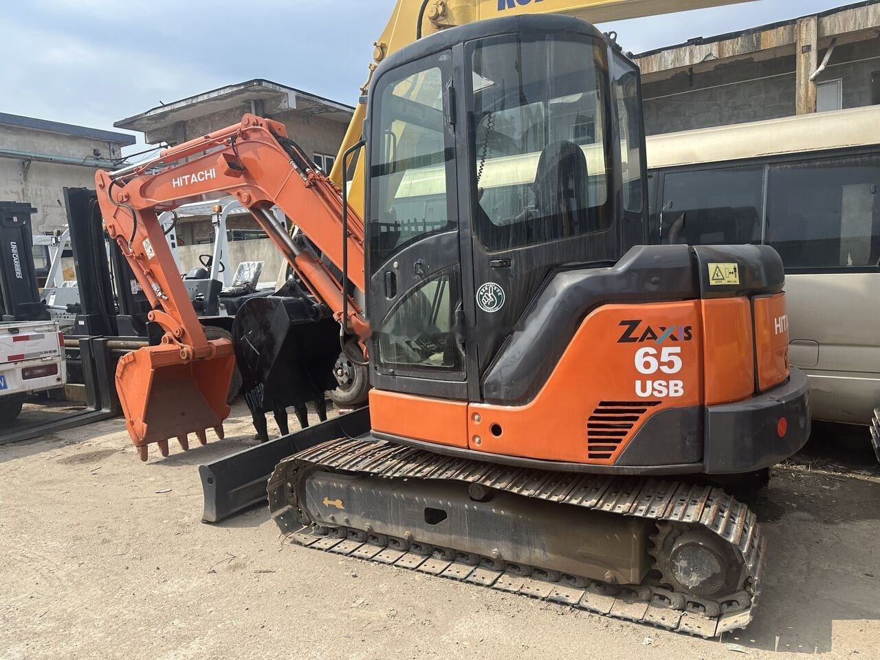 Hitachi ZX65 USB mini excavator, side view Hitachi ZX65 USB mini excavator, side view