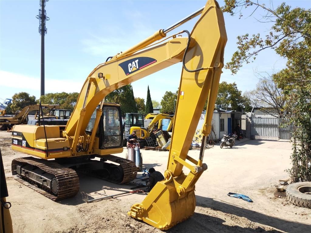 2024 Caterpillar 320B crawler excavator, side view 2024 Caterpillar 320B crawler excavator, side view