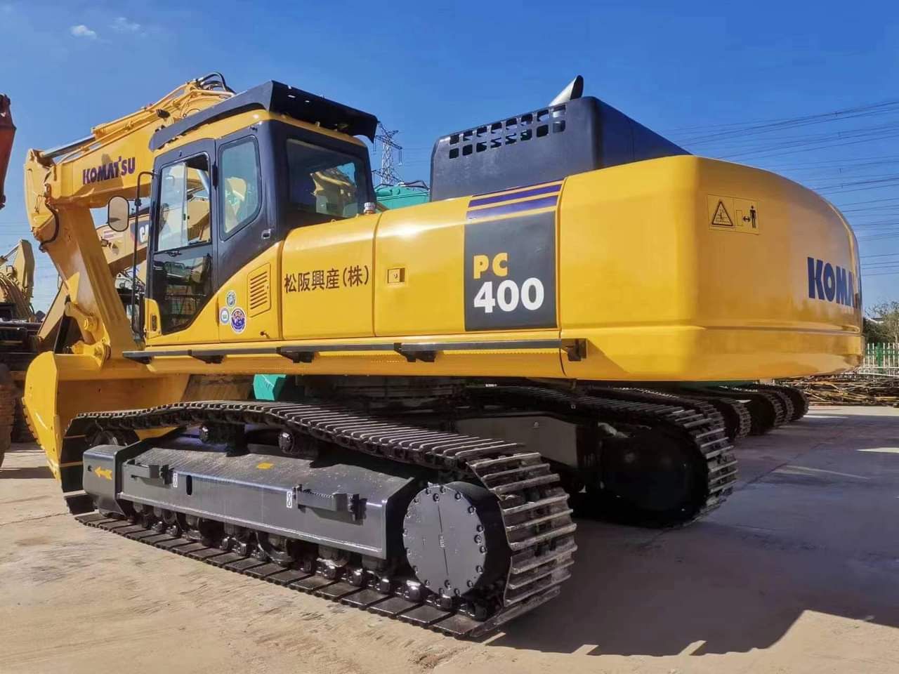 2022 Komatsu PC 400-8R crawler excavator, rear three-quarter view