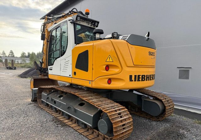 2019 Liebherr R920 crawler excavator, rear three-quarter view