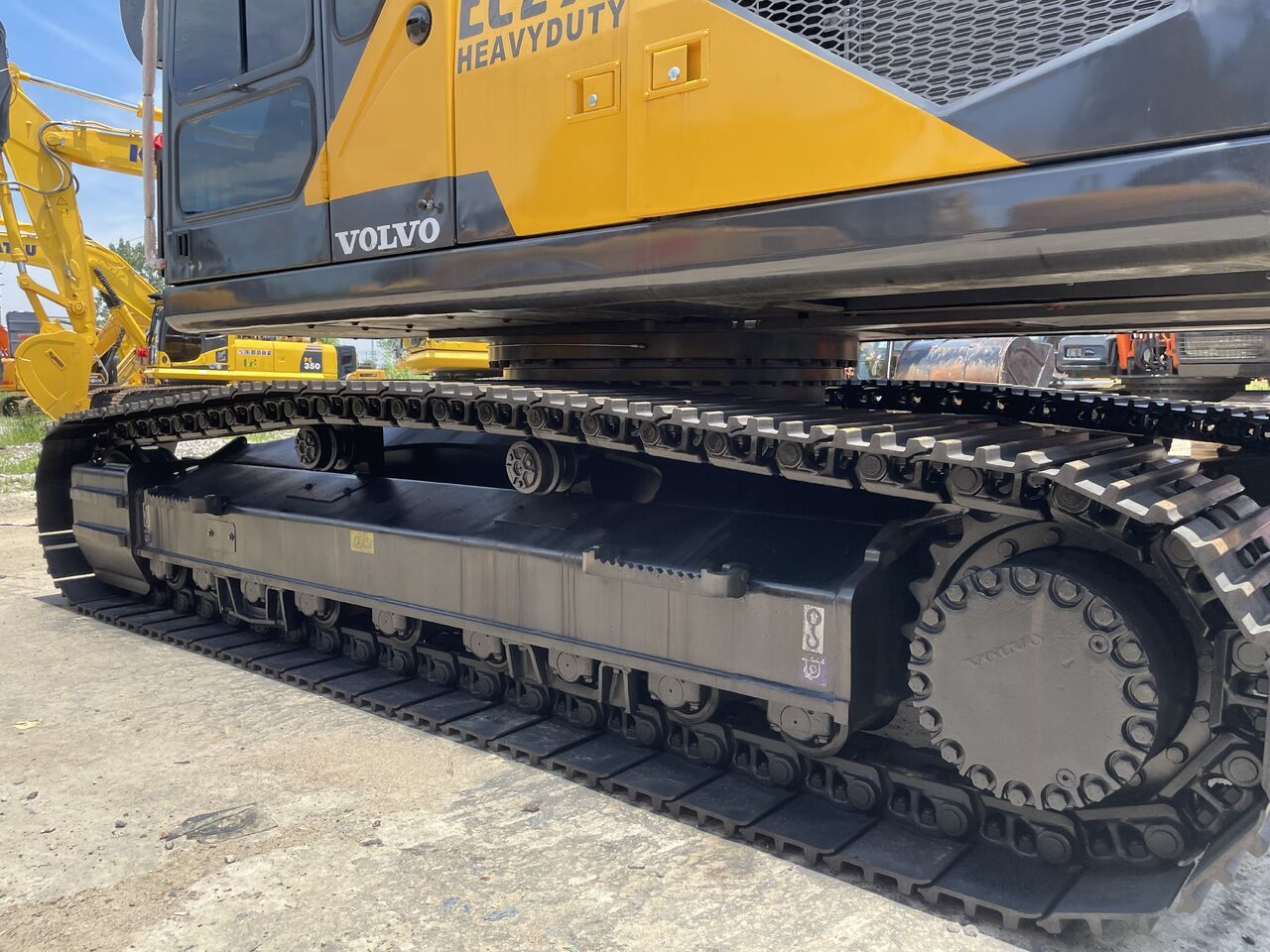 2024 Volvo EC290 crawler excavator side view of undercarriage 2024 Volvo EC290 crawler excavator side view of undercarriage