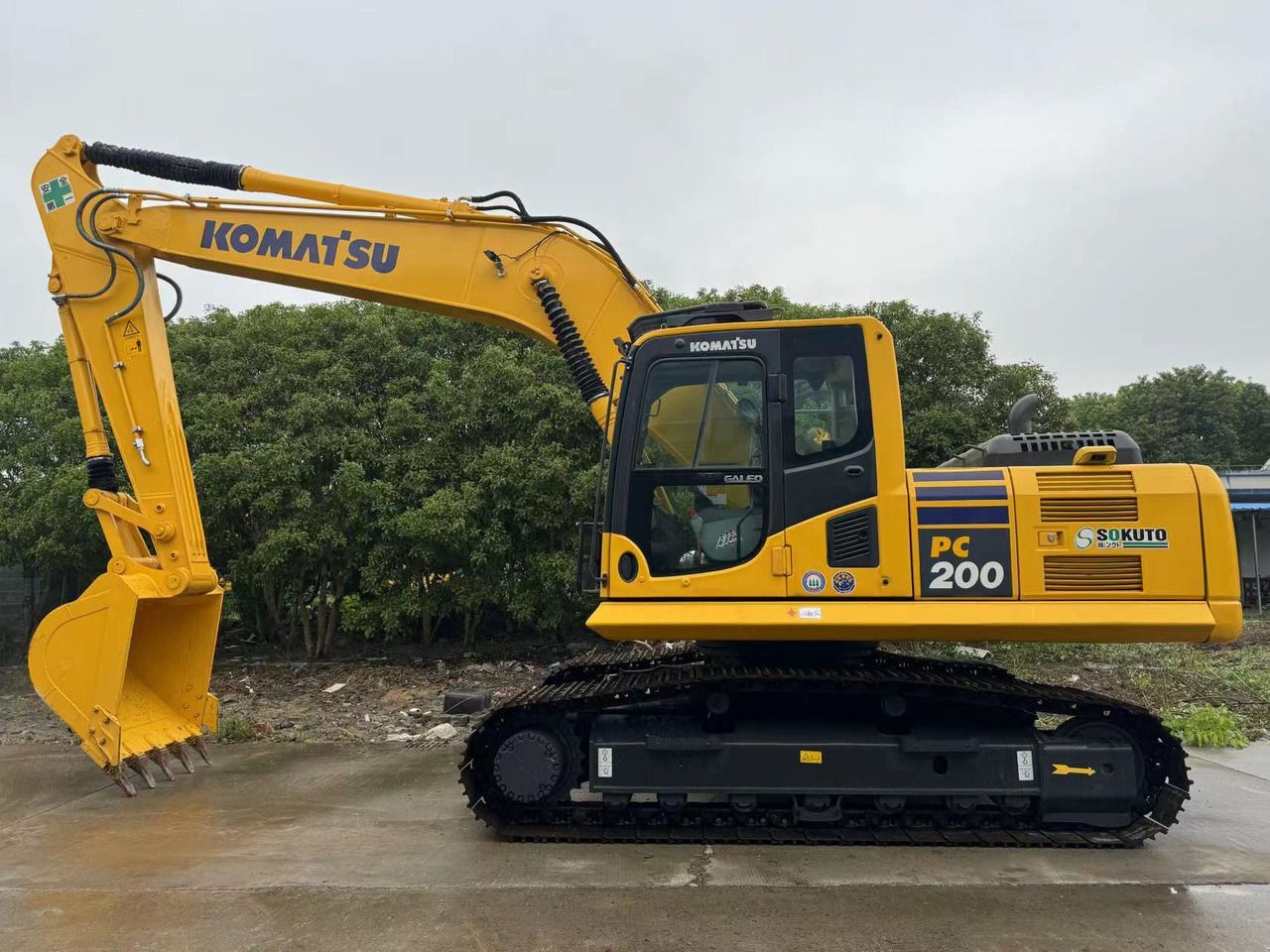 2023 Komatsu PC200-8 koparka gąsienicowa, widok profilu bocznego 2023 Komatsu PC200-8 koparka gąsienicowa, widok profilu bocznego