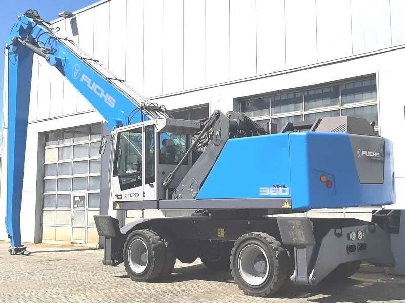 2015 Fuchs MHL360 F material handler, side view 2015 Fuchs MHL360 F material handler, side view