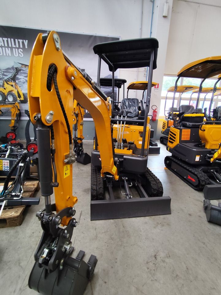 2025 Müller Machinery MB 16-SH mini excavator, front view 2025 Müller Machinery MB 16-SH mini excavator, front view