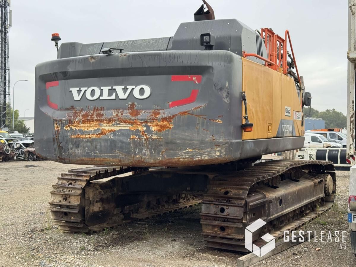 2017 Volvo EC480EL crawler excavator rear view 2017 Volvo EC480EL crawler excavator rear view