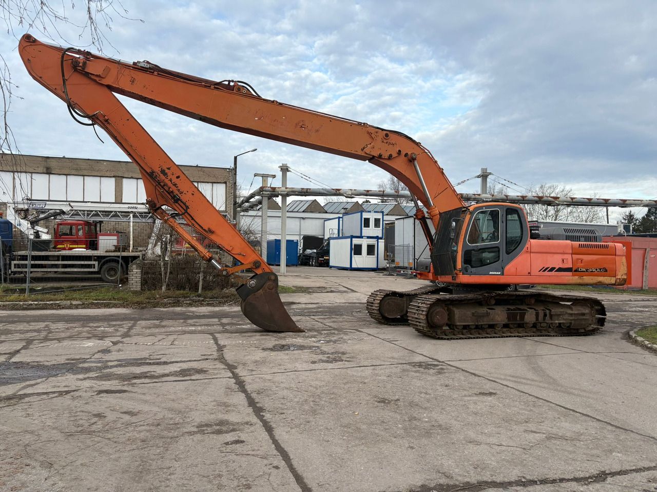 2006 Doosan DX340LC crawler excavator, side view 2006 Doosan DX340LC crawler excavator, side view
