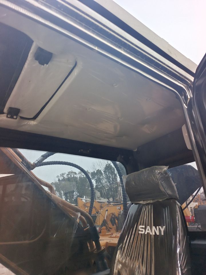 2024 Sany 365H crawler excavator interior view 2024 Sany 365H crawler excavator interior view