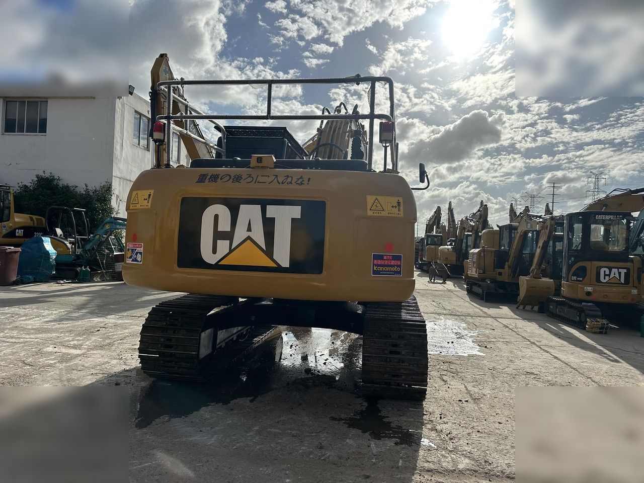 2022 Caterpillar 320D Raupenbagger, Heckansicht 2022 Caterpillar 320D Raupenbagger, Heckansicht