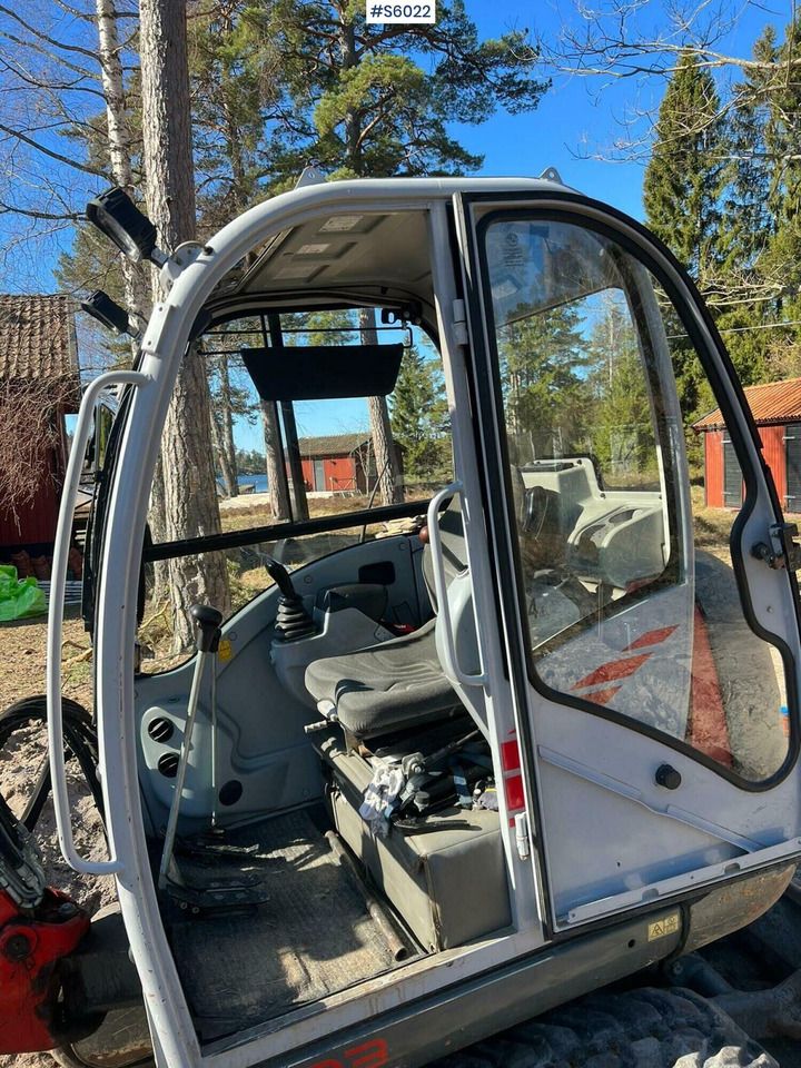 2007 Wacker Neuson 2503 RD mini excavator cab interior view 2007 Wacker Neuson 2503 RD mini excavator cab interior view