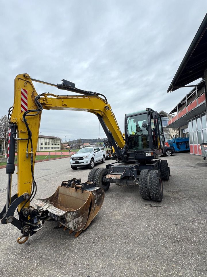 2020 Doosan DX57W-5 wheel excavator, front three-quarter view 2020 Doosan DX57W-5 wheel excavator, front three-quarter view