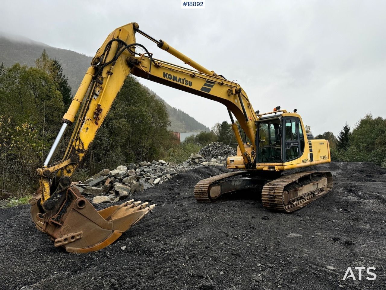 2001 Komatsu PC240LC-6K crawler excavator, side view 2001 Komatsu PC240LC-6K crawler excavator, side view