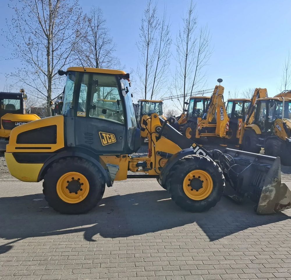 2019 JCB 409 wheel loader, side view 2019 JCB 409 wheel loader, side view
