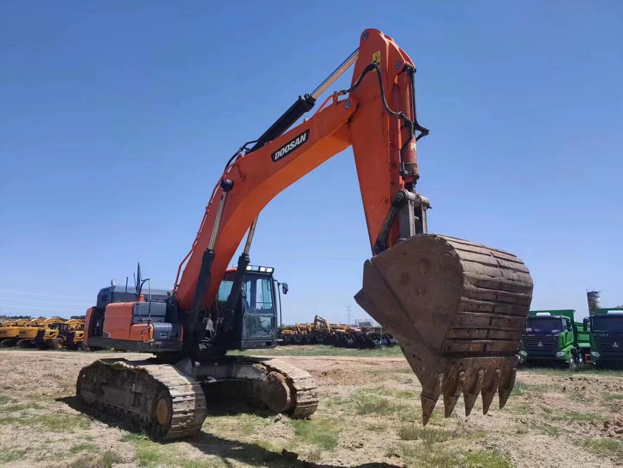 Doosan DX520LC-9C crawler excavator, front three-quarter view