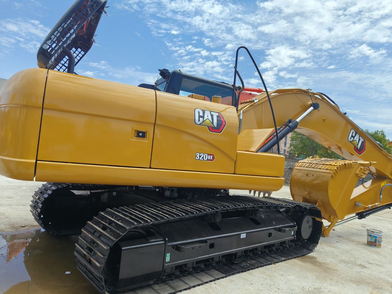 Caterpillar 320GX crawler excavator, rear three-quarter view Caterpillar 320GX crawler excavator, rear three-quarter view