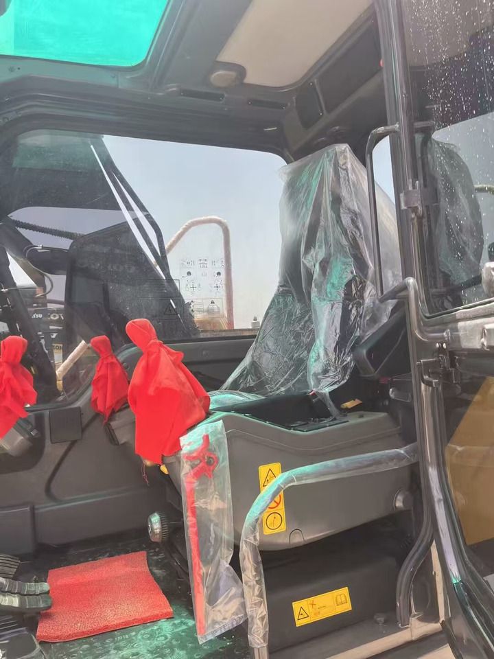 2021 Volvo EC140BLC PRIME crawler excavator interior view 2021 Volvo EC140BLC PRIME crawler excavator interior view
