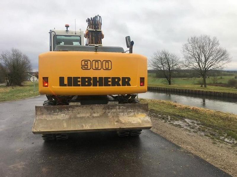2009 Liebherr A900 wheel excavator rear view 2009 Liebherr A900 wheel excavator rear view