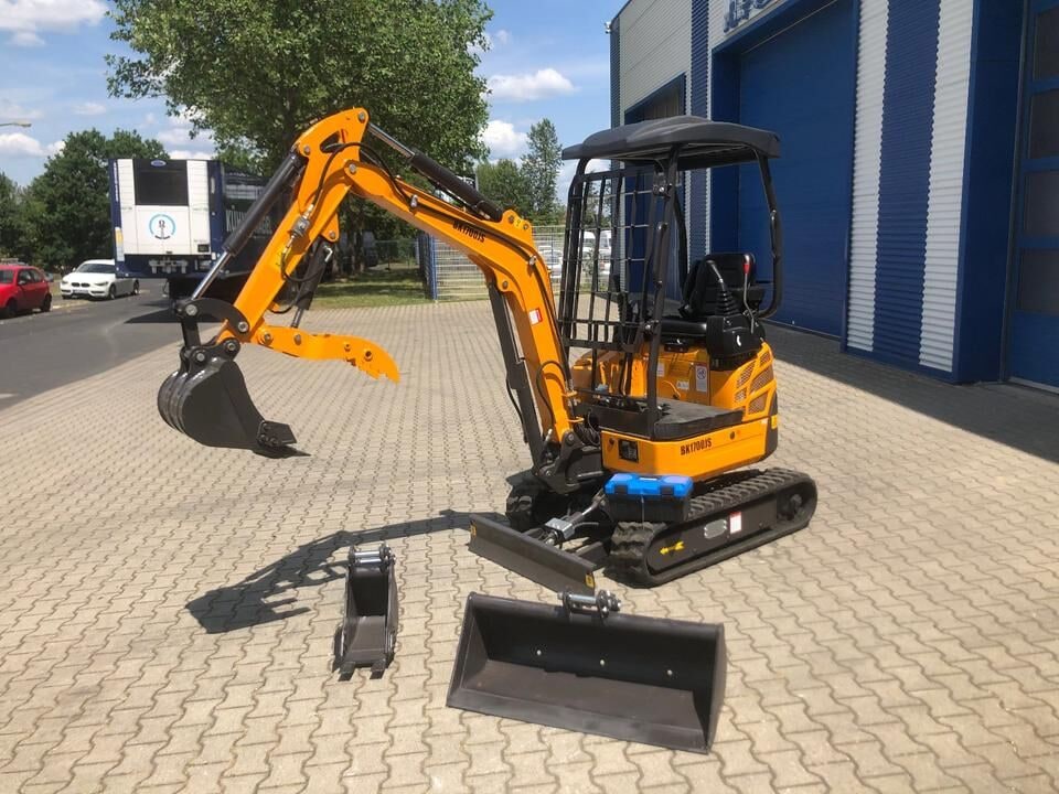 Berger Kraus BK1700JS mini excavator, side view Berger Kraus BK1700JS mini excavator, side view