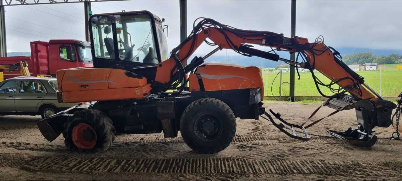 Gallmac WMW 115 wheel excavator, side view