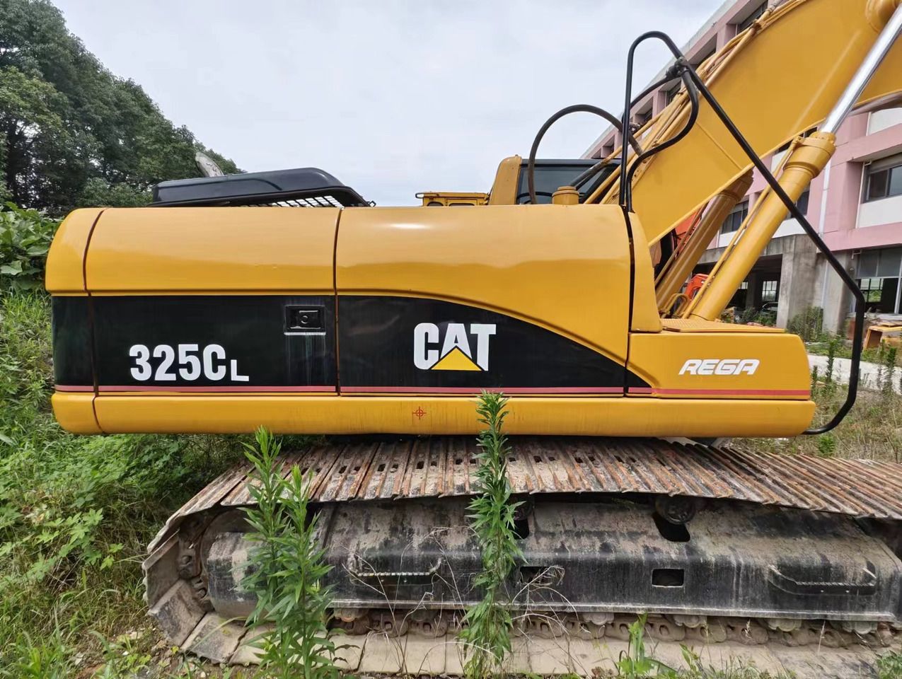 2018 Caterpillar 325CL crawler excavator, side profile view 2018 Caterpillar 325CL crawler excavator, side profile view