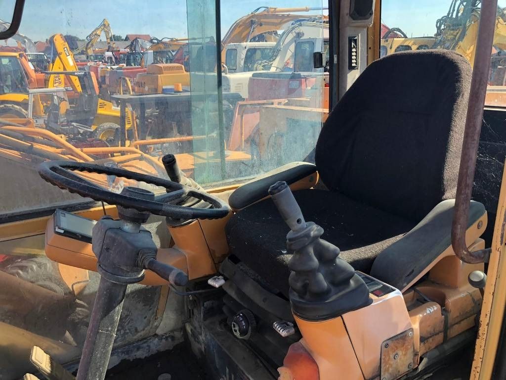 1994 CASE 888BP wheel excavator interior view 1994 CASE 888BP wheel excavator interior view