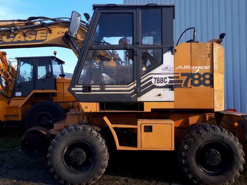 1997 CASE 788 P wheel excavator, side view 1997 CASE 788 P wheel excavator, side view