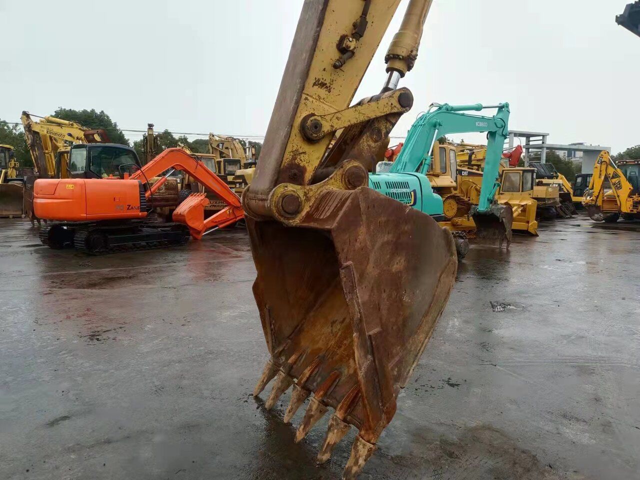 2007 Caterpillar 325BL crawler excavator bucket view 2007 Caterpillar 325BL crawler excavator bucket view